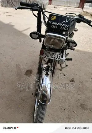 Honda 125cc Motorcycle - Compact City Commuter