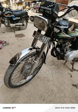 Honda 125cc Motorcycle - Compact City Commuter