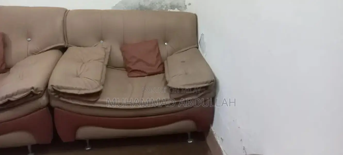 Classic Leather Sofa in Excellent Condition