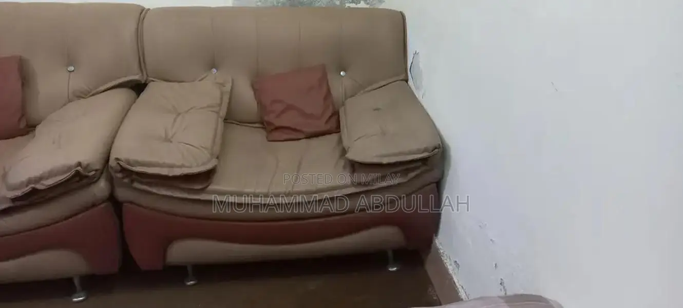 Classic Leather Sofa in Excellent Condition