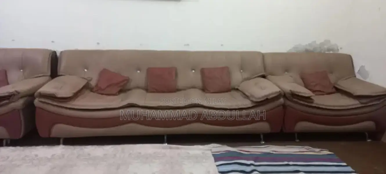 Classic Leather Sofa in Excellent Condition