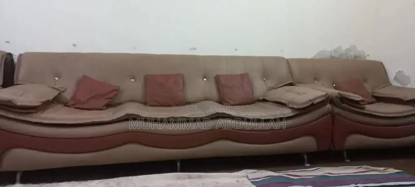 Classic Leather Sofa in Excellent Condition