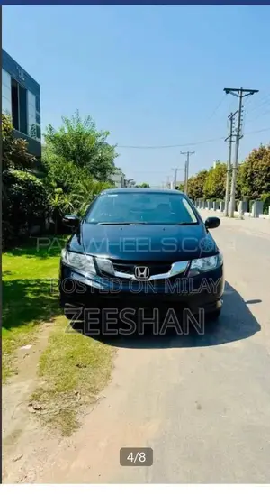 Photo - Honda City Sedan 2017 - Well-Maintained Compact Car