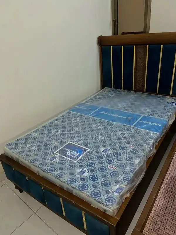 Wooden Single Beds with High-Quality Mattresses