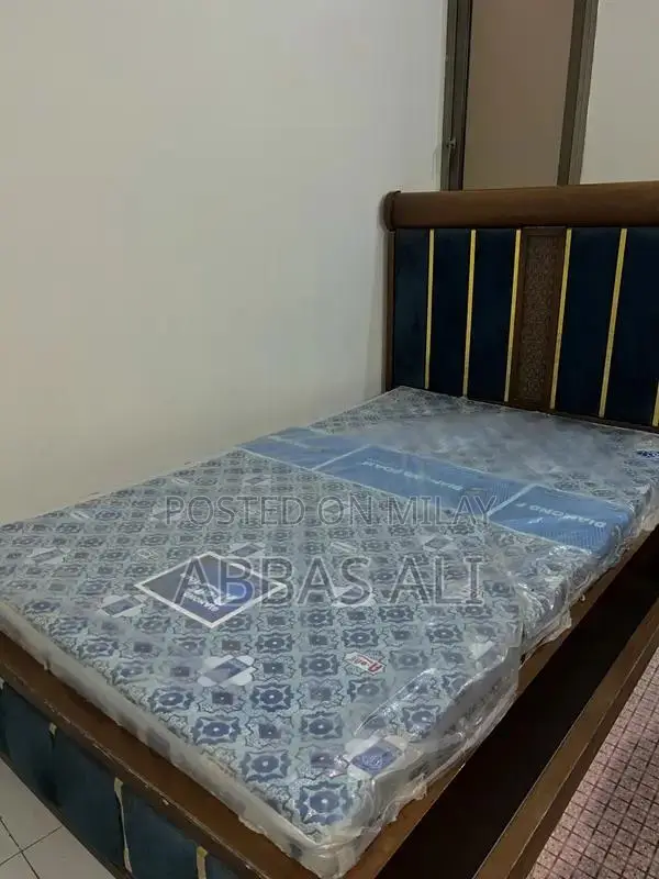 Wooden Single Beds with High-Quality Mattresses