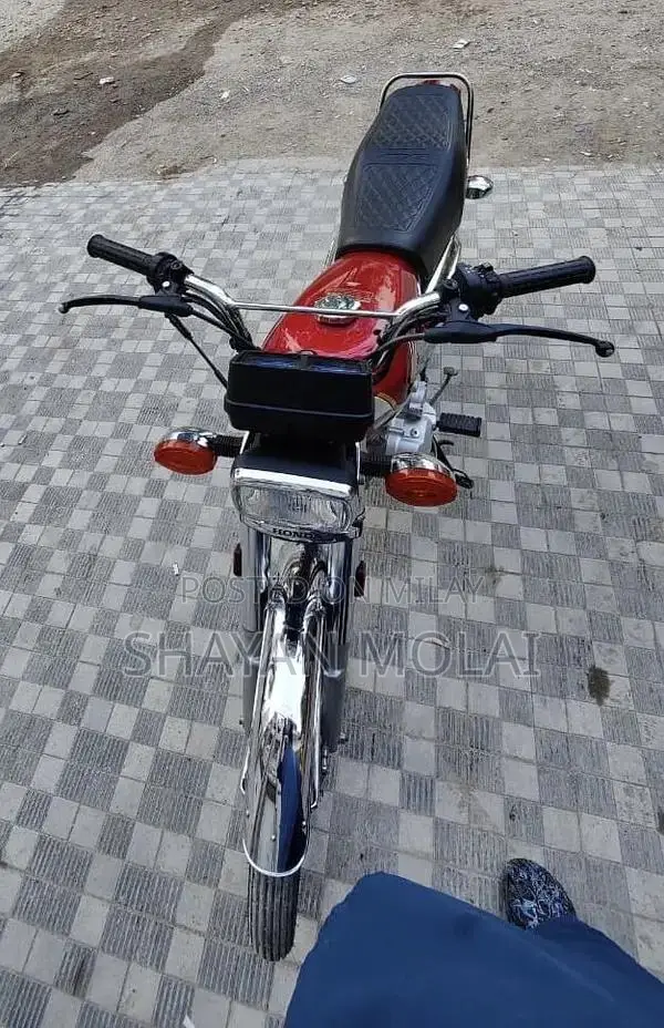 Honda CG 125 Special Edition 2025 Motorcycle - Low Mileage Red