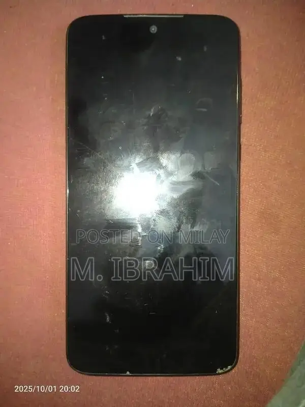 High-Performance Moto Smartphone with Dual Camera