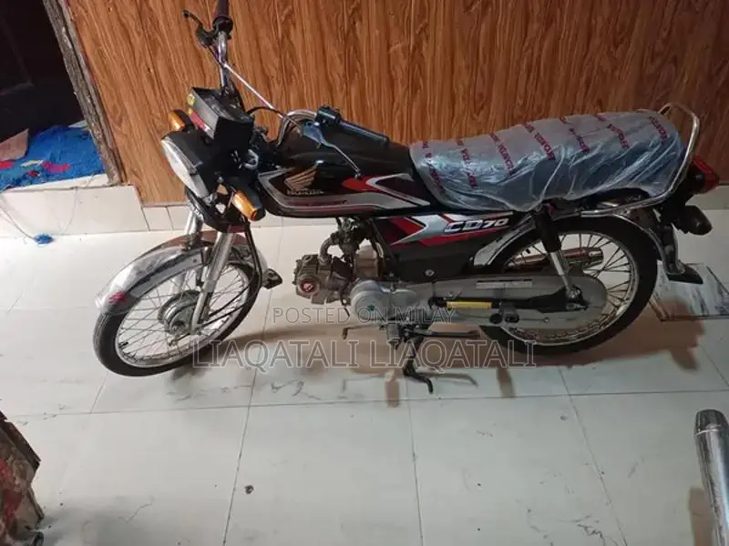 Honda 70 Motorcycle 2025 Edition - Showroom Condition