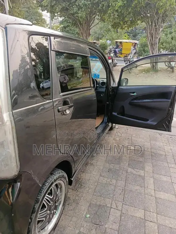 Move Custom RS 2014 Model Black Sedan