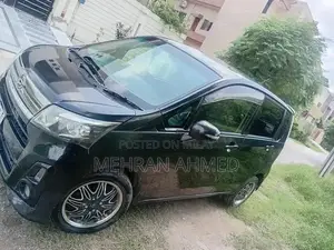 Move Custom RS 2014 Model Black Sedan