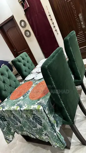 Elegant Velvet Dining Chairs with High-Quality Cushioning