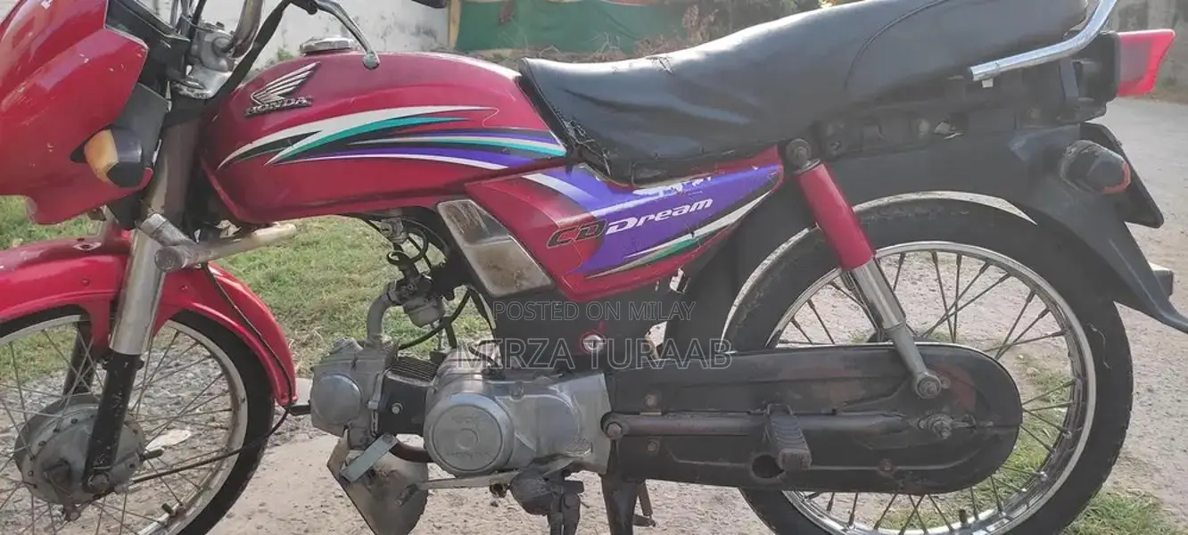 Honda Dream CD 70cc Motorcycle - Model 14