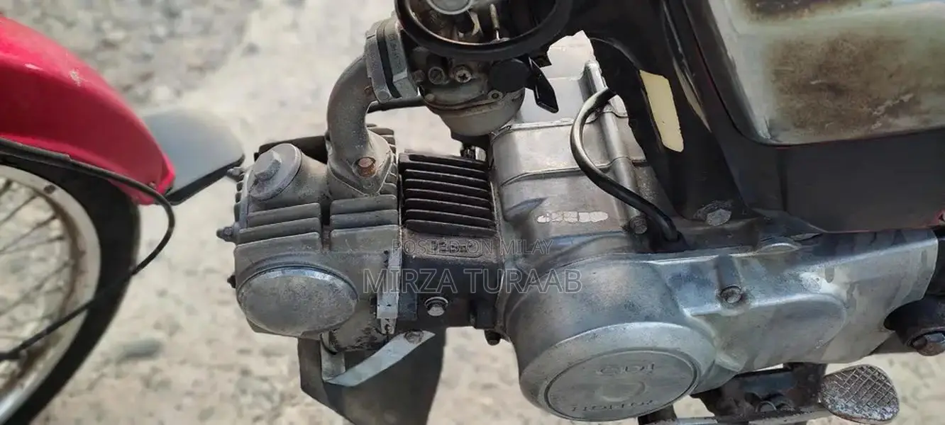 Honda Dream CD 70cc Motorcycle - Model 14