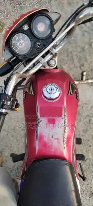 Honda Dream CD 70cc Motorcycle - Model 14