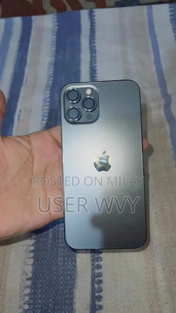 High-Performance Smartphone with Premium Features