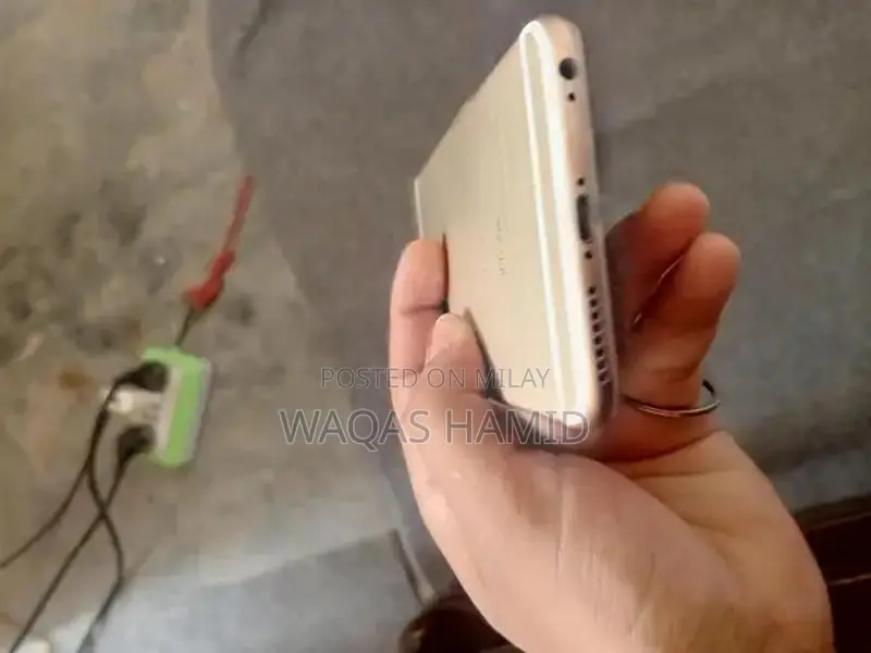 64GB Smartphone with Minor Glass Imperfection