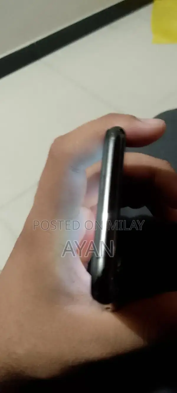 Apple iPhone XS 64GB - Excellent Condition Smartphone