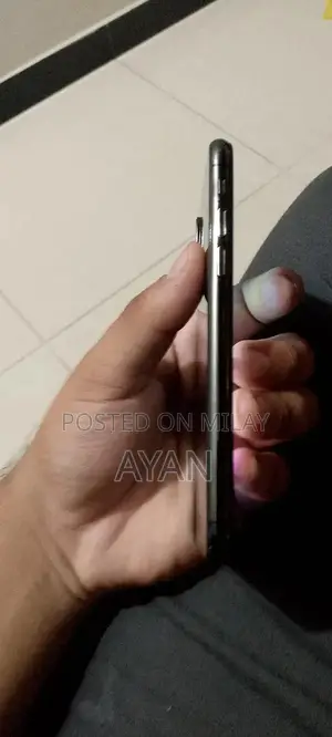 Apple iPhone XS 64GB - Excellent Condition Smartphone