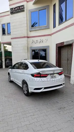 Honda City CVT Sedan - Smooth Automatic Transmission Compact Car