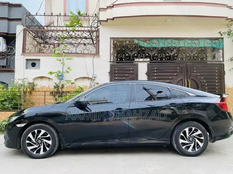Honda Civic 1.8 Oriel I-VTEC Sedan - 2016 Model