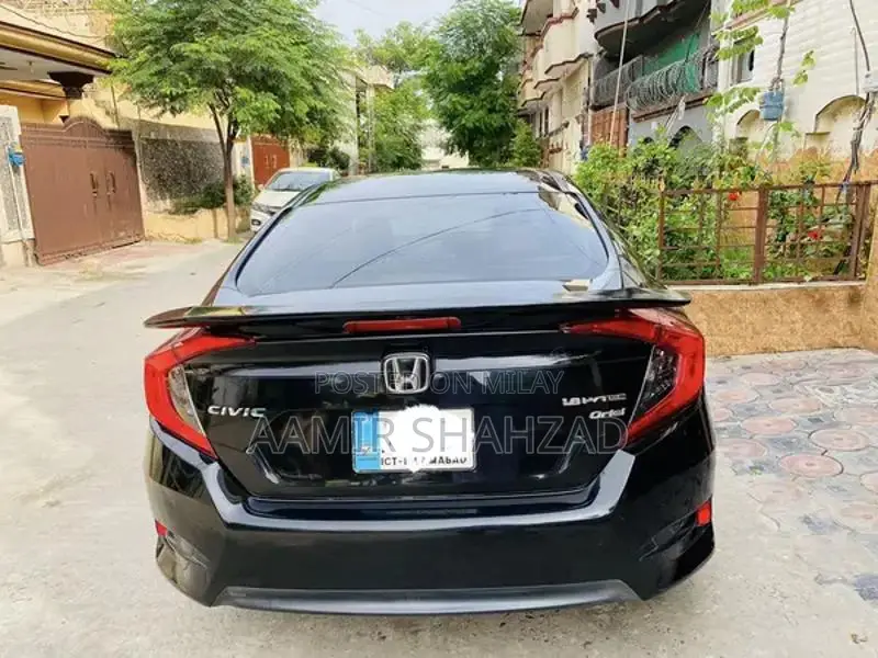 Honda Civic 1.8 Oriel I-VTEC Sedan - 2016 Model