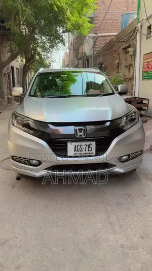 Photo - Honda Vezel 2014 - Reliable Compact SUV with Good Condition