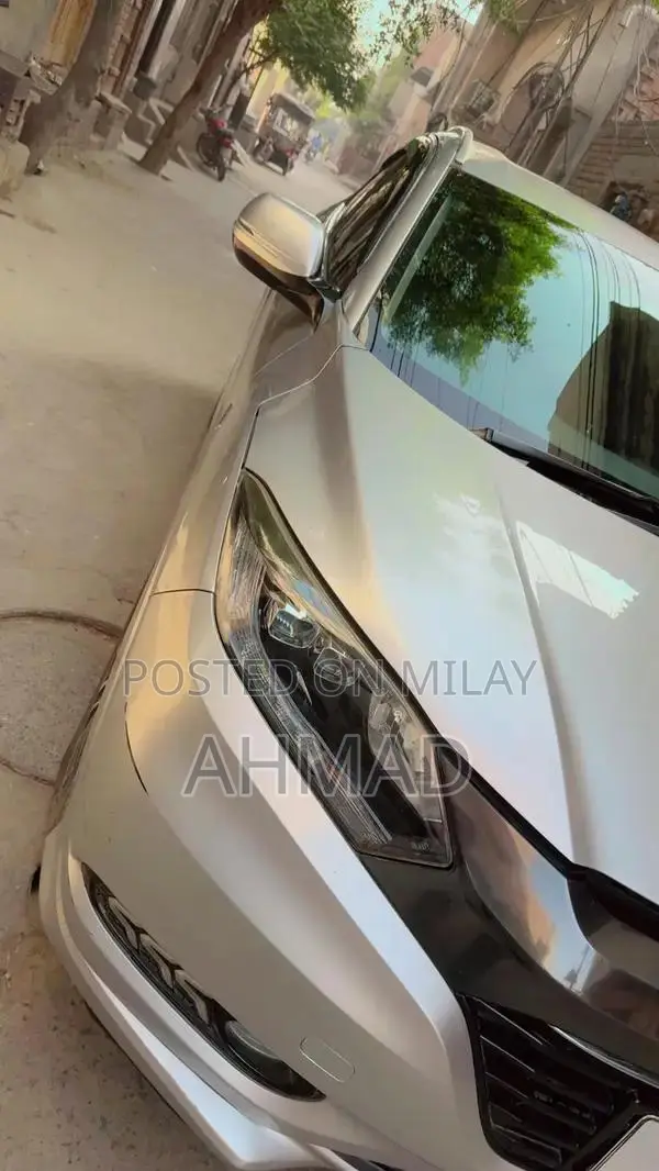 Honda Vezel 2014 - Reliable Compact SUV with Good Condition