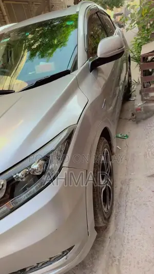 Honda Vezel 2014 - Reliable Compact SUV with Good Condition