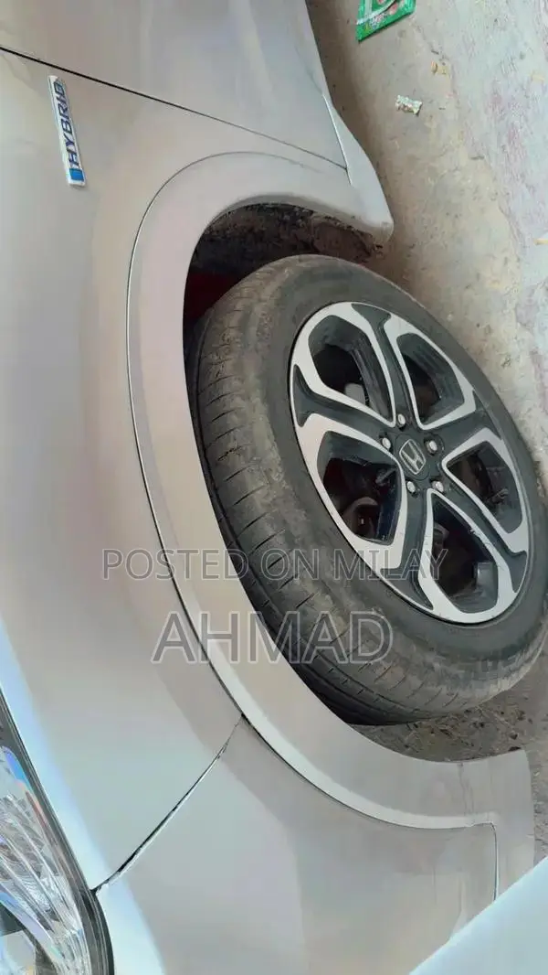 Honda Vezel 2014 - Reliable Compact SUV with Good Condition