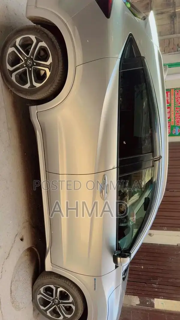 Honda Vezel 2014 - Reliable Compact SUV with Good Condition