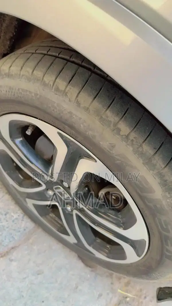 Honda Vezel 2014 - Reliable Compact SUV with Good Condition