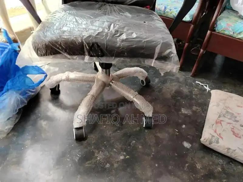 Comfortable New Office Chair - Modern Ergonomic Design