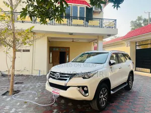 Toyota Fortuner 2.8 D AWD 2018 White