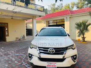Toyota Fortuner 2.8 D AWD 2018 White