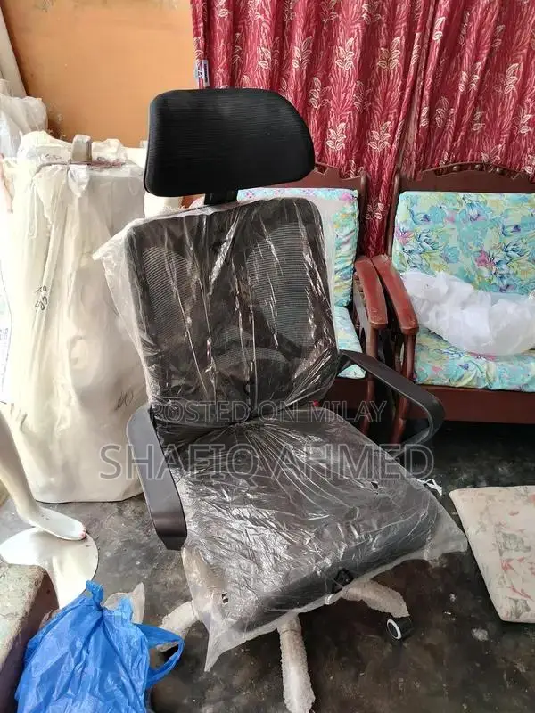 Comfortable New Office Chair - Modern Ergonomic Design