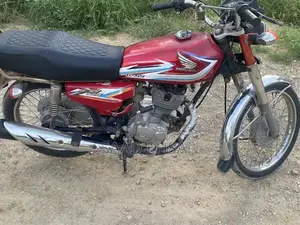 Photo - Honda 125cc Motorcycle - Compact Urban Commuter