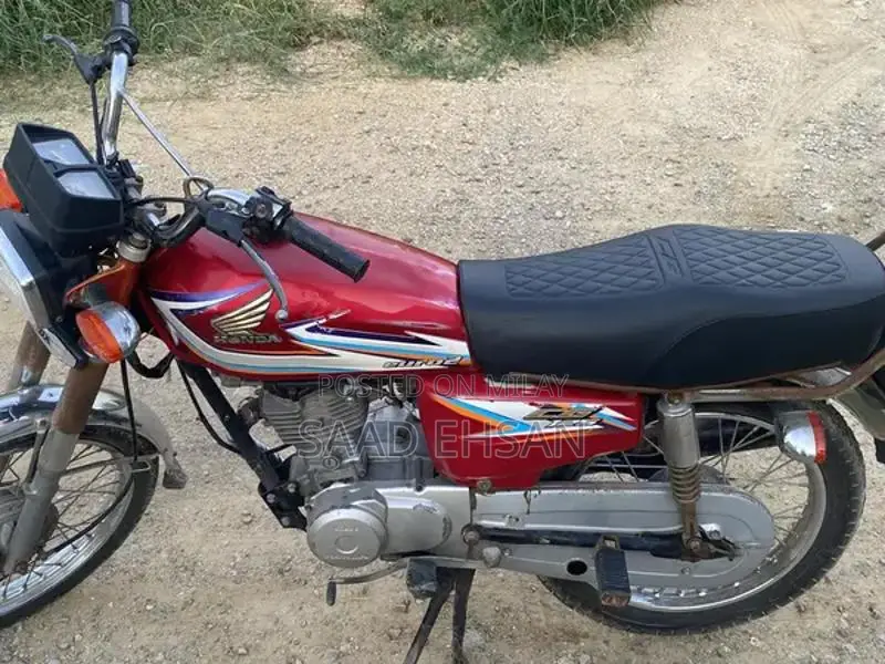 Honda 125cc Motorcycle - Compact Urban Commuter