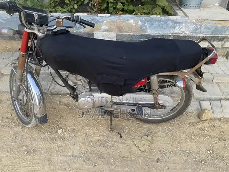 Honda 125cc Motorcycle - Compact Urban Commuter