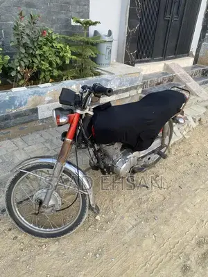 Honda 125cc Motorcycle - Compact Urban Commuter