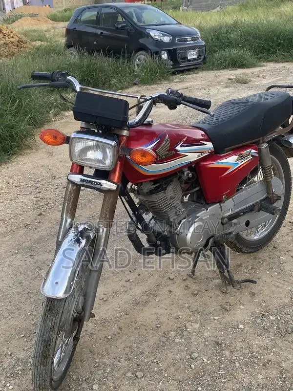 Honda 125cc Motorcycle - Compact Urban Commuter