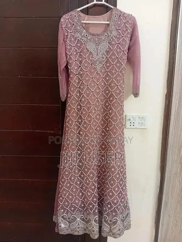 Elegant One-Time Worn Bridal Suit - Classic Wedding Attire