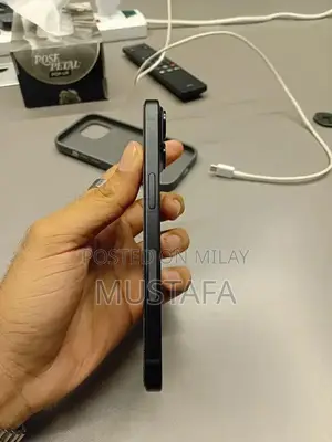 Apple Smartphone 128GB - Pristine Condition with Accessories