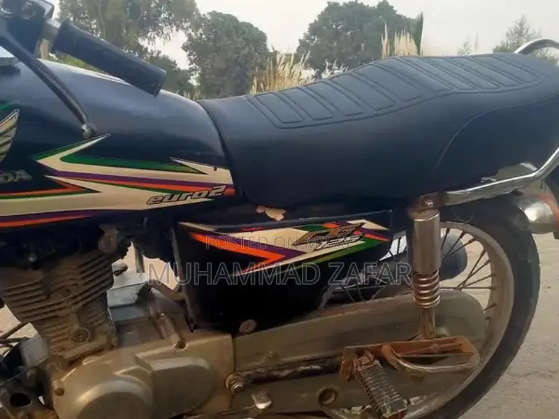 Honda 125cc Motorcycle - 2016 Model Lightweight Urban Commuter