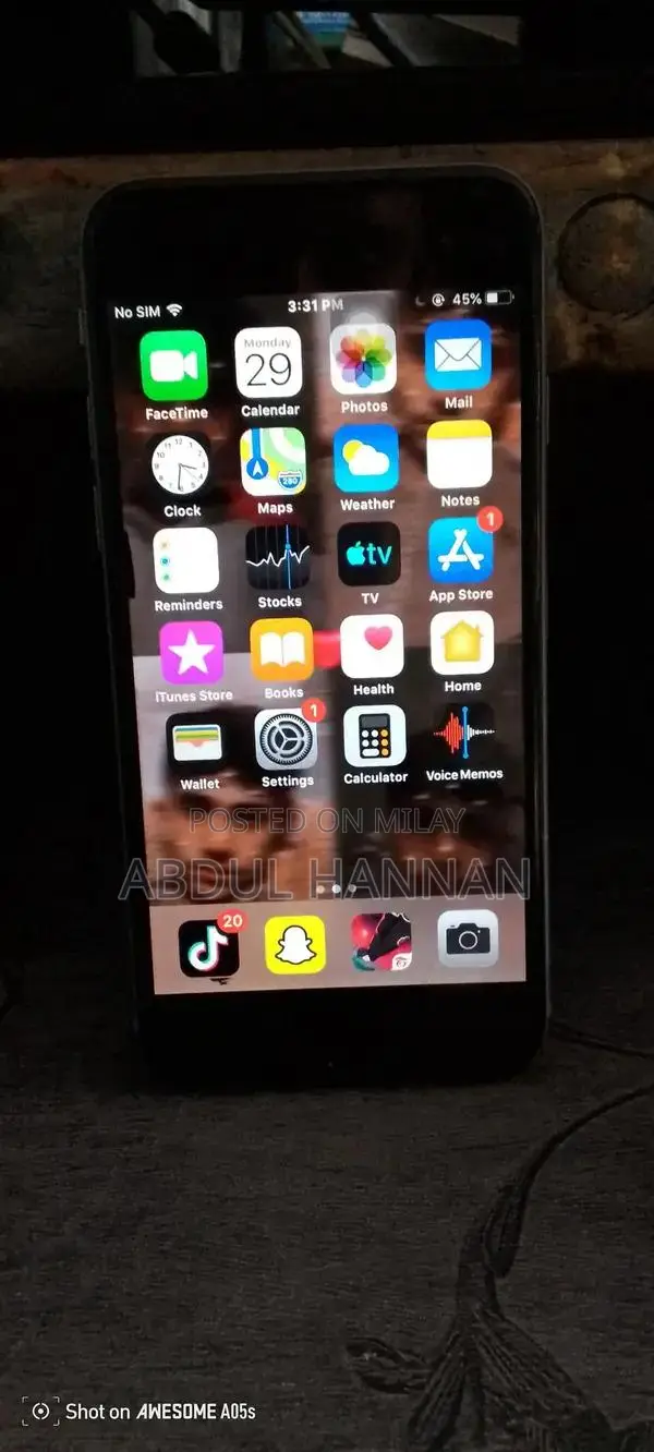 Smartphone with Power Button Issue, Compact Design