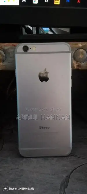 Smartphone with Power Button Issue, Compact Design