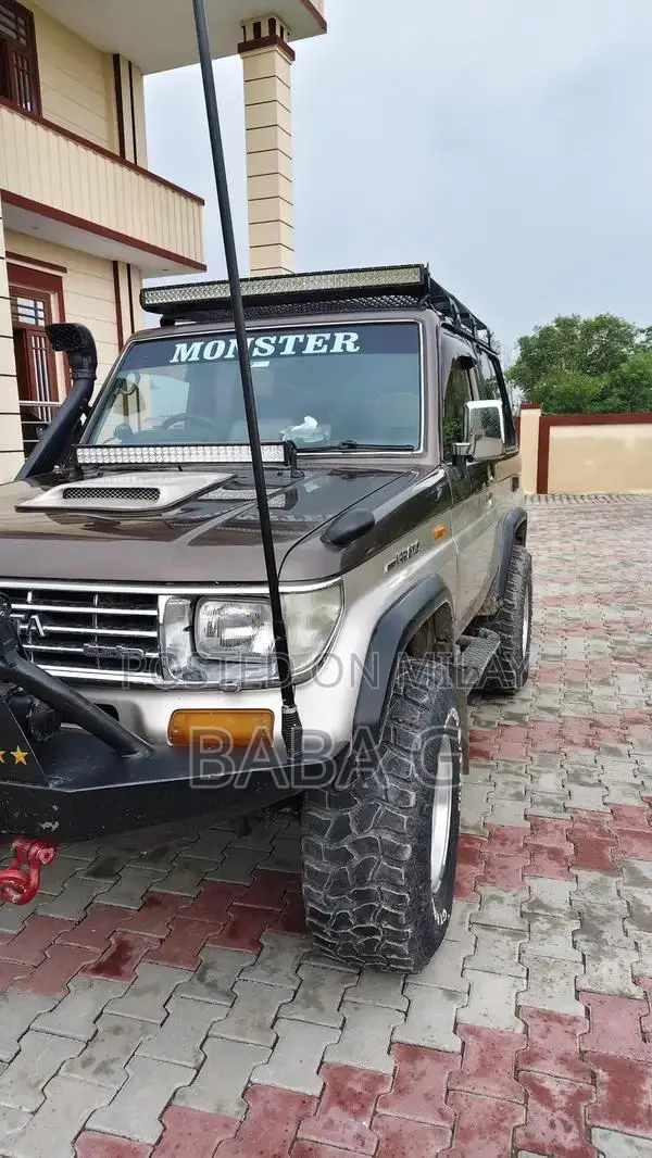 Toyota Land Cruiser Prado 4x4 SUV - Powerful Turbo Diesel