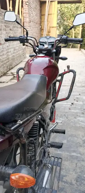 Photo - Suzuki GR 150 Motorcycle - Powerful Single-Cylinder Bike