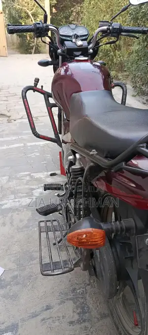 Suzuki GR 150 Motorcycle - Powerful Single-Cylinder Bike