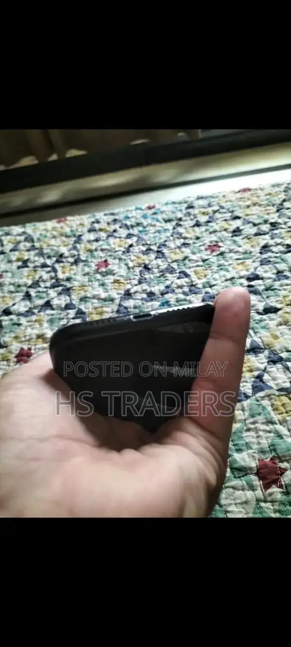 Apple iPhone Xr 128GB Smartphone - Excellent Condition