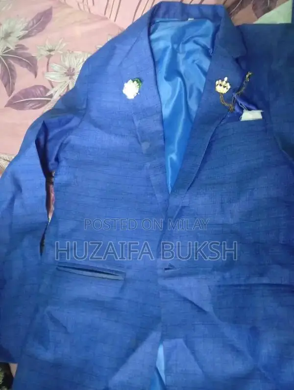 White Pent Coat - High-Quality Outerwear